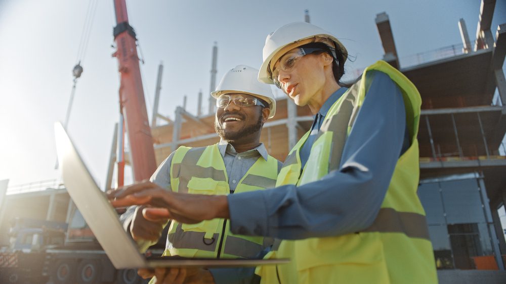 construction-workers-computer-job-site construction-workers-computer-job-site