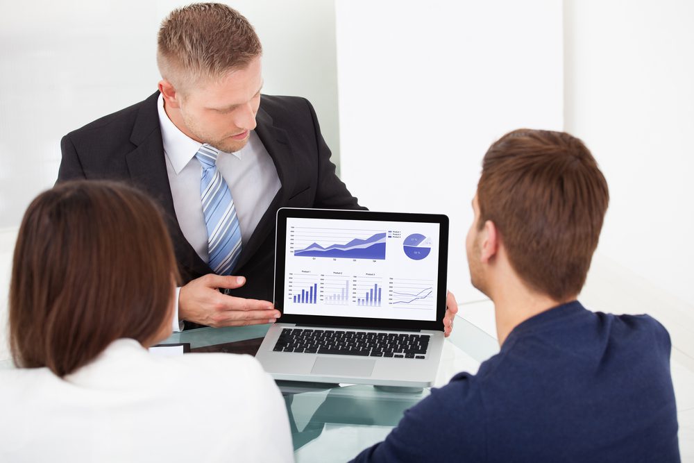 financial-advisor-presentation-clients financial advisor giving a presentation to clients
